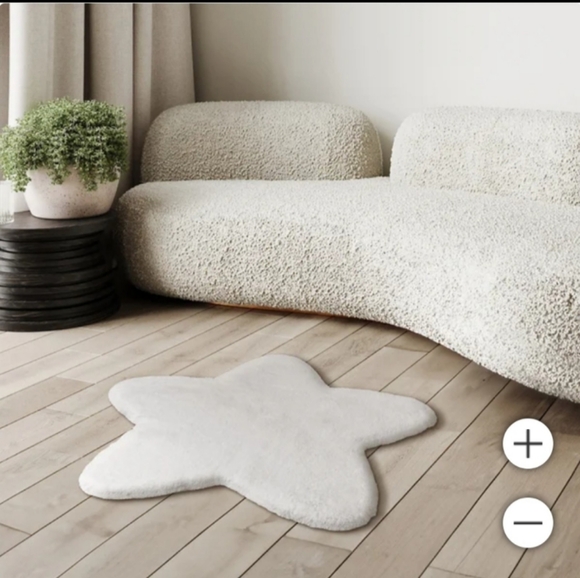 Mondetta Chateau Star-Shaped Faux Fur Rug